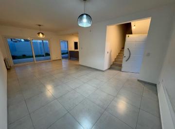 Casa · 130m² · 4 Ambientes · 1 Cochera · Casa en Rincón de Emilio