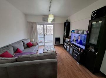 Departamento de 4 ambientes, San Cristobal · Departamento de 4 Ambientes con Balcón Al Frente