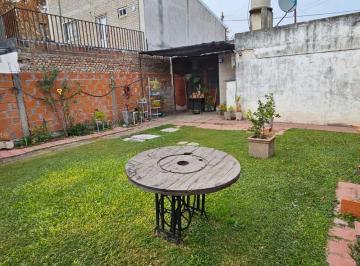 Casa · 105m² · 5 Ambientes · 1 Cochera · Venta - Casa 3 Dorm. Patio Verde y Cochera - Barrio Alberdi