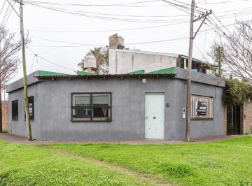 Casa · 105m² · 5 Ambientes · 1 Cochera · Venta - Casa 3 Dorm. Patio Verde y Cochera - Barrio Alberdi