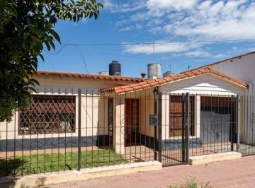 Casa de 5 ambientes, Córdoba · Casa 3 Dorm con Quincho, Patio y Cochera – B° Crisol Sud
