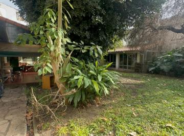 Casa · 160m² · 4 Ambientes · 1 Cochera · Casa a Reciclar o a Demoler - Lote de 541 m² en Zona Residencial de Banfield