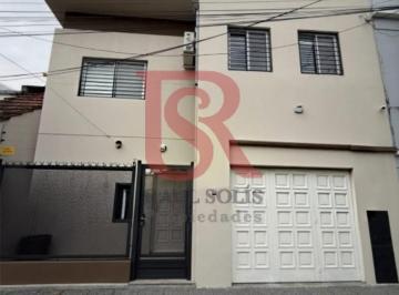 Casa · 130m² · 4 Ambientes · 1 Cochera · Dn - Hermosa Casa 4 Ambientes en Venta!