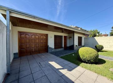 Casa · 120m² · 4 Ambientes · 2 Cocheras · Casa en Venta Burzaco 4 Ambientes