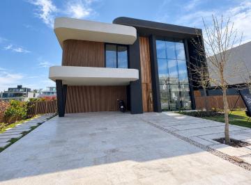 Casa · 550m² · 5 Ambientes · 7 Cocheras · Casa en Barrio El Yacht Nordelta