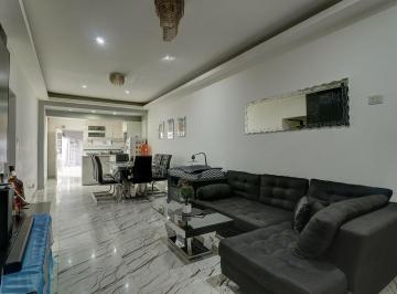 Casa · 102m² · 3 Ambientes · 1 Cochera · Venta Casa 3 Amb con Patio y Cochera en Ciudadela
