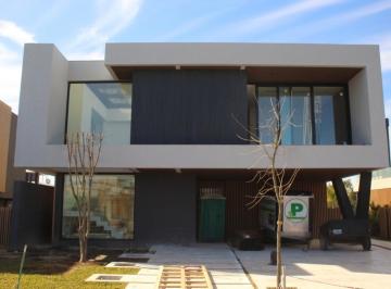 Casa · 550m² · 6 Ambientes · 12 Cocheras · Casa en Barrio El Yacht Nordelta