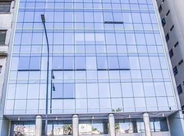 Departamento · 32m² · 1 Ambiente · Impecable Oficina en Piso 5to Al Contrafrente. con Vista Abierta a Verde. Muy Luminosa!