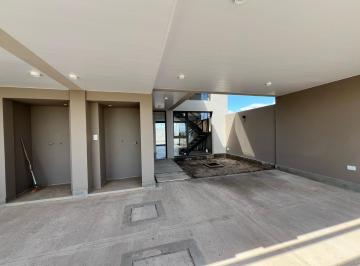 PH · 130m² · 3 Dormitorios · 2 Cocheras · Duplex en Venta 3 Dorm en Campos de Manantiales