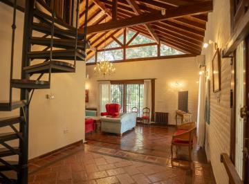 Casa · 622m² · 7 Ambientes · 4 Cocheras · Casa Exclusiva en Venta Estilo Unico