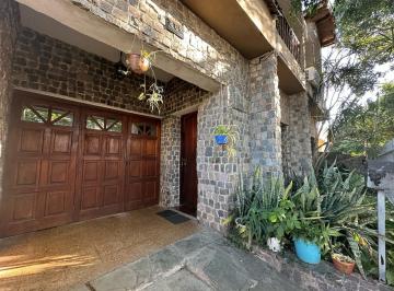 Casa · 240m² · 6 Ambientes · 2 Cocheras · En Venta Casa 5 Dorm. Pileta
