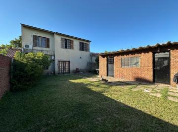 Casa · 240m² · 6 Ambientes · 2 Cocheras · En Venta Casa 5 Dorm. Pileta