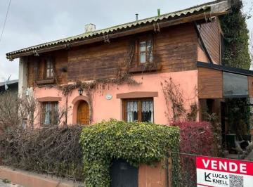 Casa · 140m² · 6 Ambientes · 1 Cochera · Casa en Venta - Rolando 1559