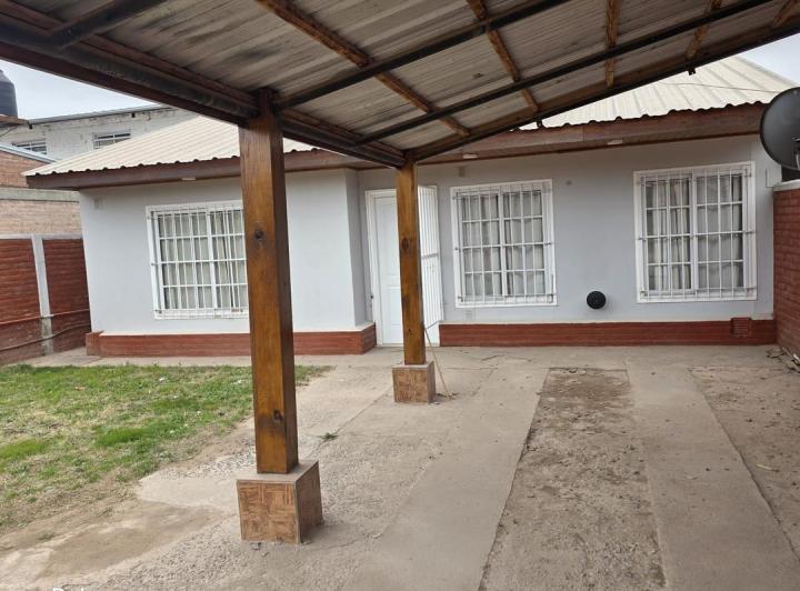 Casa · 85m² · 4 Ambientes · 2 Cocheras