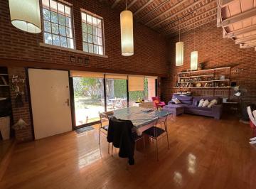 Casa · 213m² · 5 Ambientes · 1 Cochera · Casa Tipo Triplex de 4 Ambientes en Lanús Este