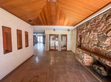Casa · 241m² · 4 Dormitorios · 1 Cochera · Casa en Planta Baja - 4d Escritorio - 3b - Patio con Pileta!