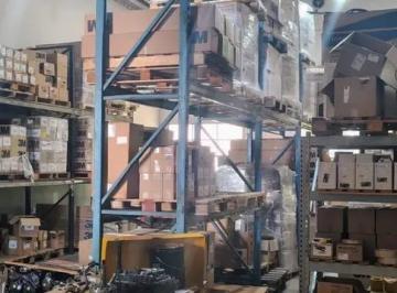 Bodega-Galpón · 283m² · 5 Ambientes · 3 Cocheras · Alquiler de Depósito Comercial con Oficinas en San Isidro