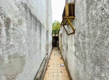Casa · 70m² · 3 Ambientes · Venta Casa 3 Amb Ciudadela Patio a Refaccionar