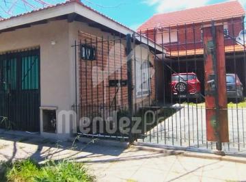 Casa · 220m² · 6 Ambientes · 2 Cocheras · Casa en Venta con Jardín y Depto Anexo, Gran Oprotunidad!