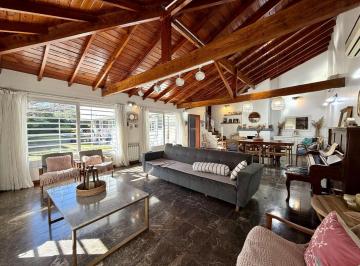 Casa · 209m² · 5 Ambientes · 4 Cocheras · Casa en Venta Monte Grande de 5 Ambientes