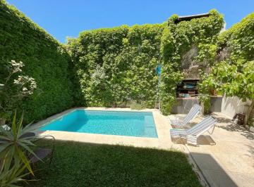 Casa · 242m² · 7 Ambientes · 3 Cocheras · Casa 7 Amb Pileta 3 Cocheras Triple Exclusiva Zona de V Ballester