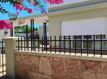 FRENTE · Casa en Venta 3 Dorm. - 2 Baños - Pileta - Departamento - Villa del Dique