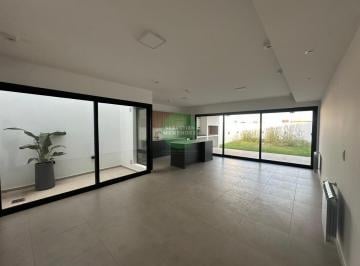 Casa · 150m² · 6 Ambientes · 2 Cocheras · Calef. Central - 3 Dorm. - Categoría - a Estrenar - Casa en Venta en Distrito Sur