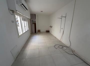 Departamento de 1 ambiente, Vicente López · Generoso Monoambiente, con Cocina Independiente y Patio!