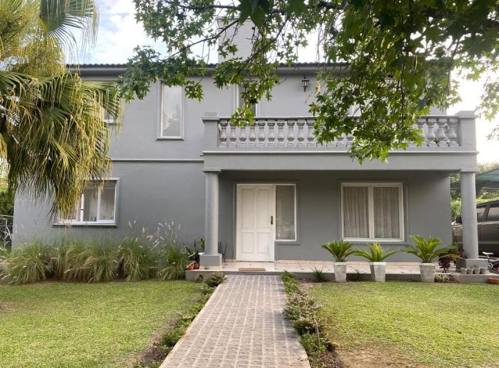 Casa · 270m² · 6 Ambientes · 2 Cocheras