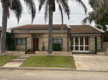 Casa · 140m² · 3 Dormitorios · 1 Cochera · Casa de 4 Amb en Venta, Ituzaingó Norte - Apta Crédito