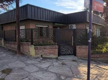 Casa de 4 ambientes, Villa Carlos Paz · Casa a Refaccionar Centrica