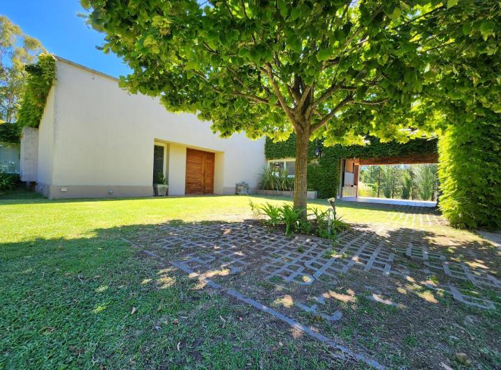 Casa · 309m² · 5 Ambientes · 1 Cochera