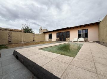 Casa · 182m² · 6 Ambientes · 1 Cochera · Casa en Luzuriaga