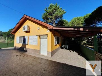 Casa en Venta de 6 ambientes · Casa en Venta - 5 Dorm. 2 Baños - Cocheras - 250 m² - Nueva Atlantis