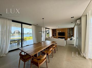 Casa · 1000m² · 8 Ambientes · 4 Cocheras · Casa Amoblada en Alquiler Anual con Vista Al Lago Barrio Muelles