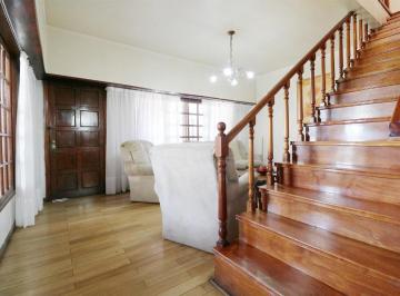 Casa · 240m² · 6 Ambientes · 3 Cocheras · Casa en Venta Echeverria Al 1500 Esq Casacuberta Wilde