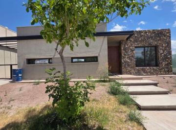 Casa de 5 ambientes, Luján de Cuyo · Casa en Venta Barrio La Luisa