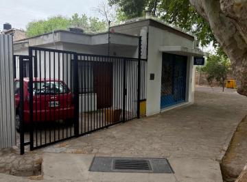 Local comercial de 6 ambientes, Chacras de Coria · Local Comercial con Vivienda