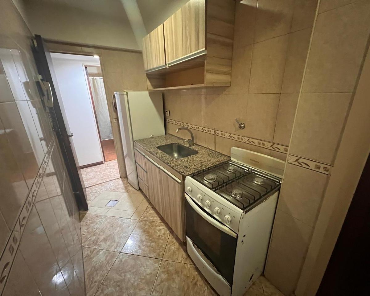 Ambiente contrafrente con patio, 22m², Plaza Colón, ideal para inversión