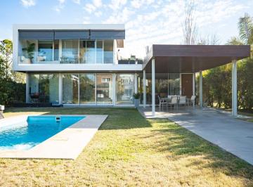 Casa · 208m² · 5 Ambientes · 2 Cocheras · Casa en Miraflores (Funes Hills)