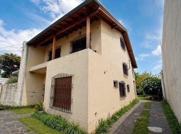 Casa · 195m² · 6 Ambientes · 4 Cocheras · Casa en Venta en El Palomar, Morón.
