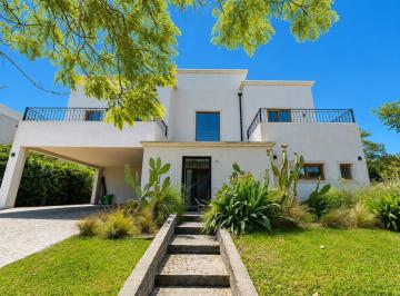 Casa · 308m² · 5 Ambientes · 1 Cochera · Casa en Venta en Barrio Vistas, Puertos, Escobar