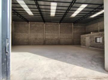 Depósito · 388m² · 2 Ambientes · 1 Cochera · Alquilo Naves Industriales de 400 m² con Oficina en Los Boulevares