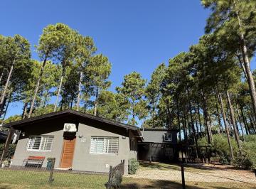 Casa · 126m² · Casa en Venta Pinamar, con un Departamento Tipo Loft, Moderna, Gas Natural, Renta
