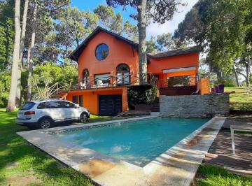 Casa · 299m² · 6 Ambientes · 1 Cochera · Casa en Venta en Oportunidad Para Reciclar - Cárilo. Excelente Ubicación
