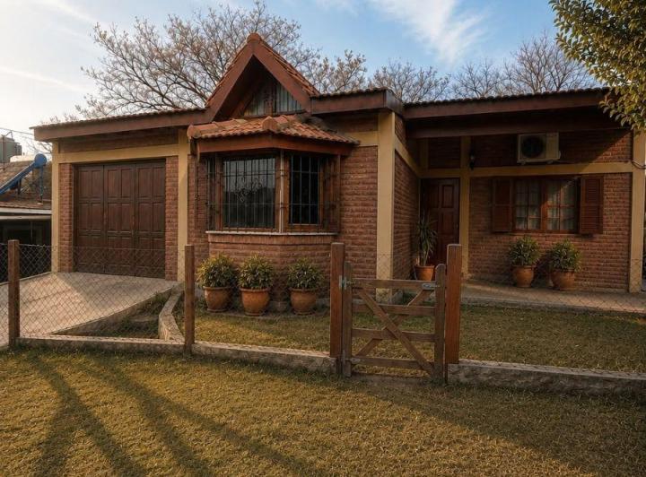 Casa · 130m² · 7 Ambientes · 2 Cocheras
