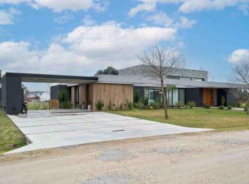 Casa · 315m² · 6 Ambientes · 4 Cocheras · Casa 6 Ambientes en Venta – Fincas de San Vicente