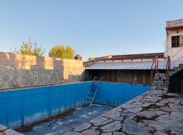 Casa · 229m² · 6 Ambientes · 1 Cochera · Venta Casa 6 Ambientes Pileta y Garage 25 de Mayo