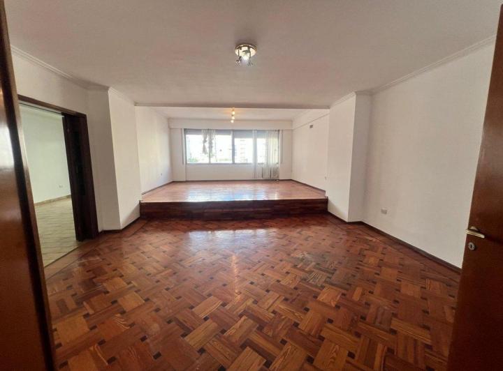 Departamento · 202m² · 5 Ambientes · 1 Cochera