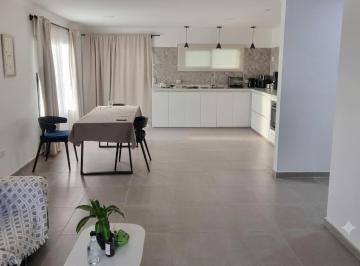 Casa · 97m² · 4 Ambientes · 2 Cocheras · Casa en Venta en Barrio Casuarinas Pilar 4 Ambientes